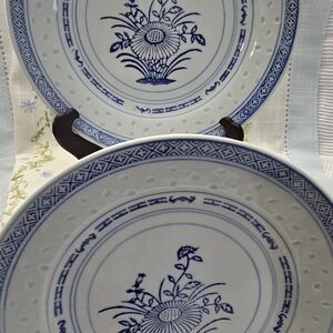 Vintage Set Of Two Rice Flower by Tienshan Dinner Plate Blue / White 9"